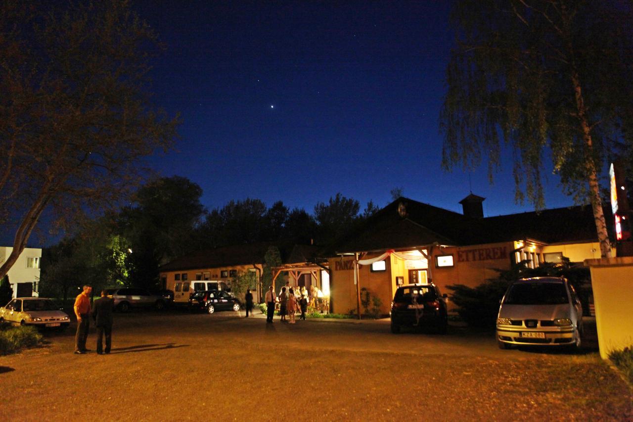 Sztár Motel Étterem Balassagyarmat Exterior foto